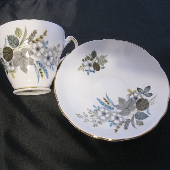 Vintage Regency English Teacup & Saucer Bone China - Picture 4 of 7